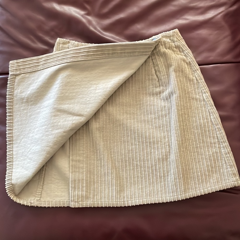 Mini skirt - Picture 2 of 8